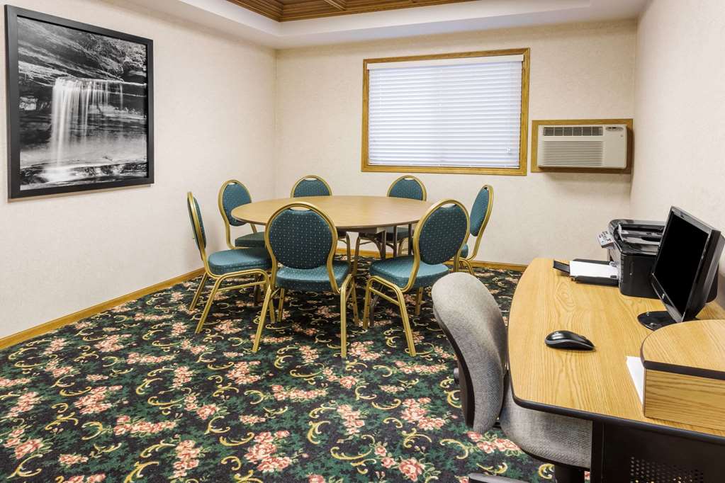Super 8 by Wyndham Ottawa Starved Rock - photo 17