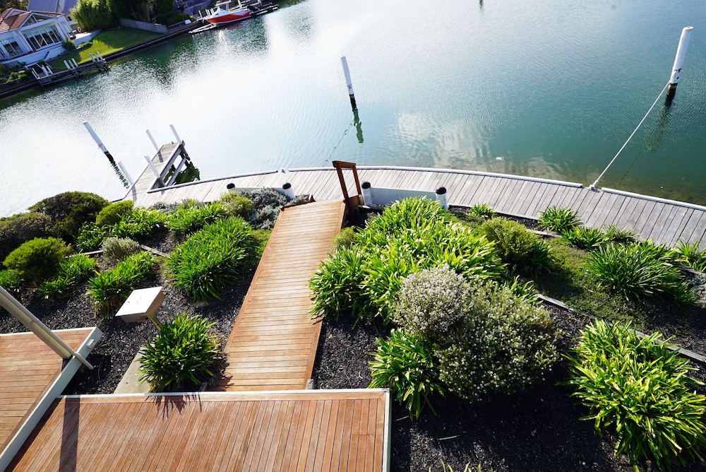 Captains Cove Resort Waterfront Apartments in Paynesville, Australia