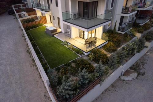 Maison Du Jardin 2 Bedroom Apartment Private Outdoor Jacuzzi — 4-Star Luxury Hotel in Rodos, Greece