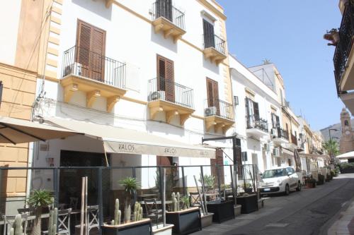 Casa Vacanze in Piazza — 4-Star Luxury Hotel in Terrasini, Italy