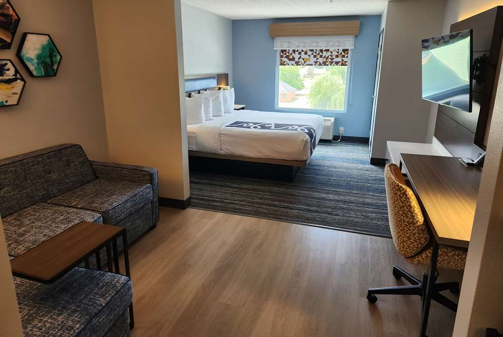 La Quinta Inn & Suites by Wyndham Warner Robins Robins AFB - photo 16