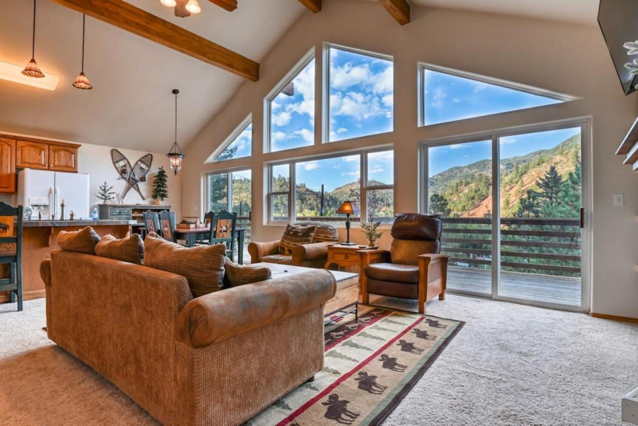 Mountain Vistas Lake Views at Buffalo Sunrise - carbon neutral hotel in Unknown City