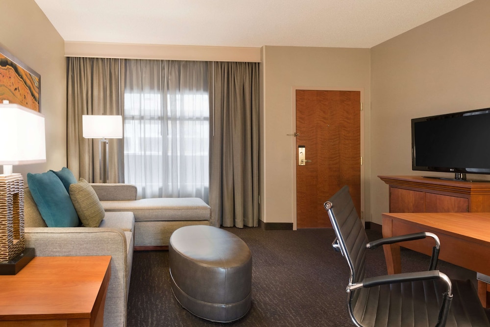 Embassy Suites by Hilton Franklin Cool Springs - photo 18