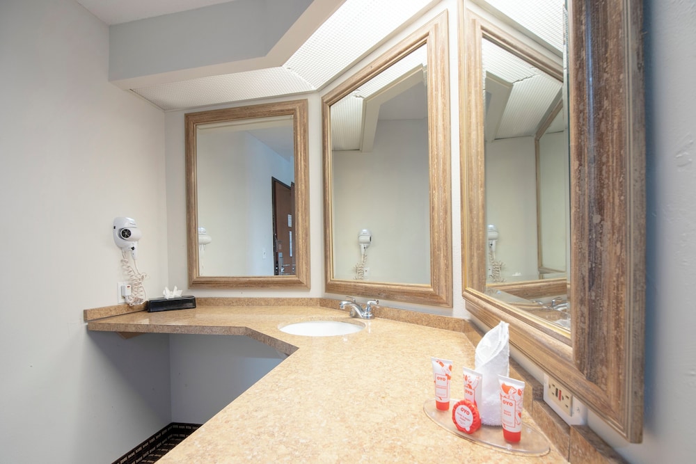 Rodeway Inn Houston North Greenspoint Houston TX - photo 37