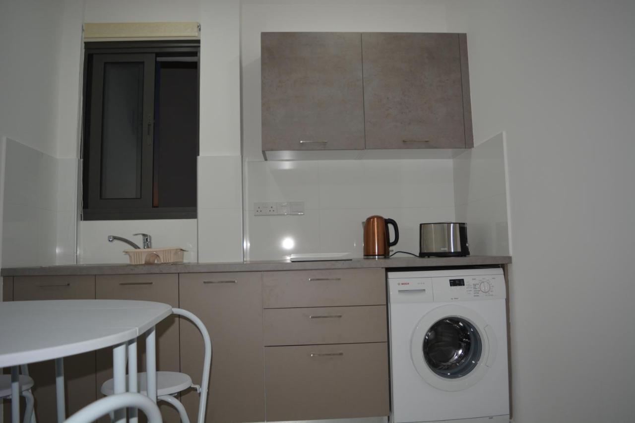 P.L Hermes Studios & Apartments