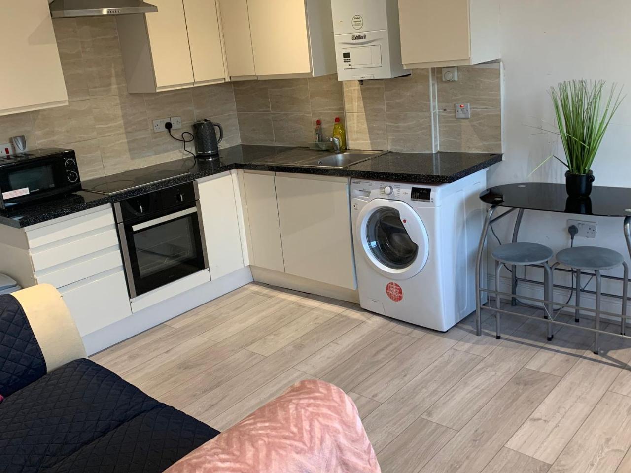 R J 2 bedroom apartment — 4-Star Luxury Hotel in London, United Kingdom