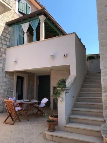 Studio Apartman Lenesta — 4-Star Luxury Hotel in Bol, Croatia