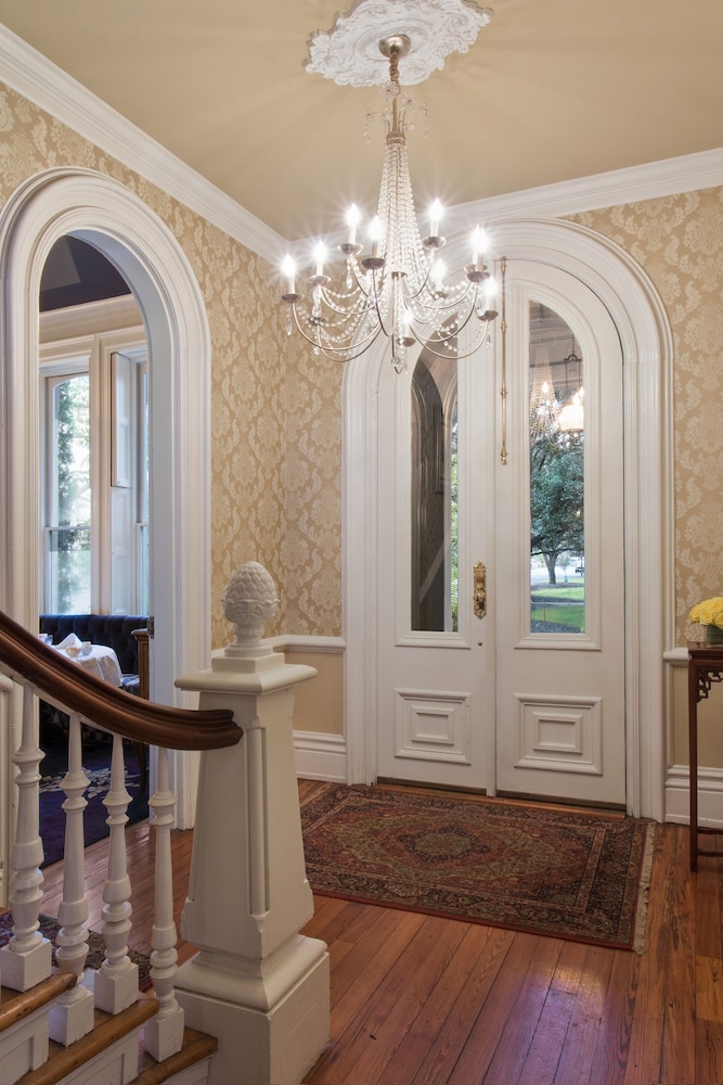 Hamilton Turner Inn - photo 2