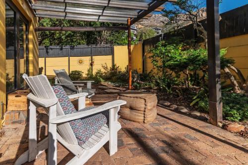 Peaceful Lakeside Retreat Near Muizenberg