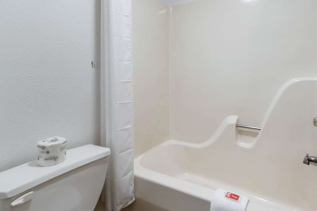 Econo Lodge Franklin IN - photo 12