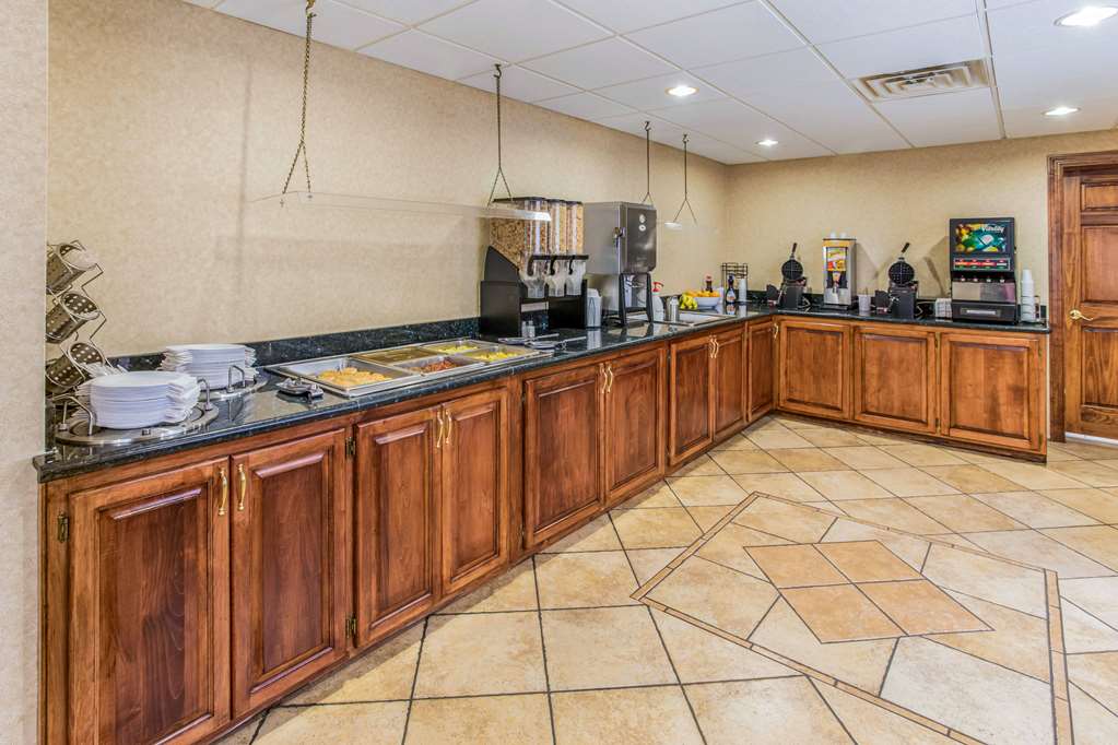 Quality Inn & Suites Green Bay Downtown - photo 59
