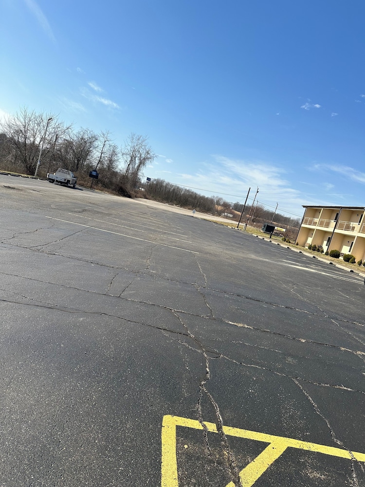 Rodeway Inn Zanesville OH - photo 21