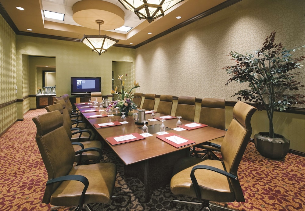 Embassy Suites by Hilton Norman Hotel & Conference Center - photo 40