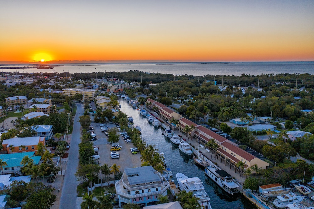 Waterside Suites & Marina - photo 49