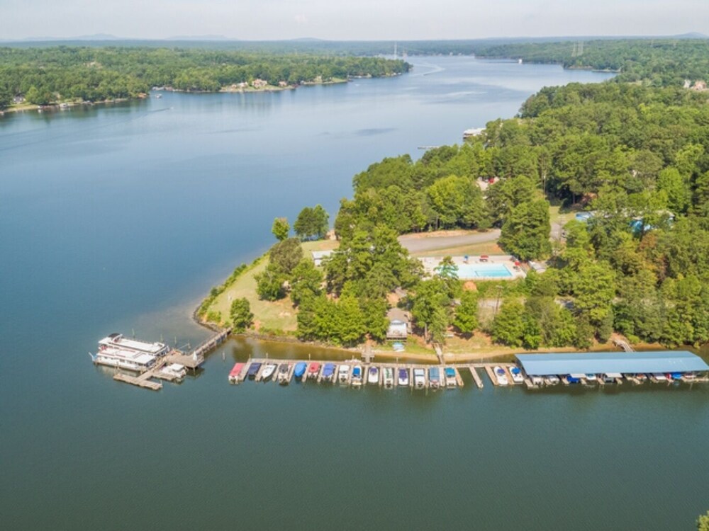 Waterfront Two Bedroom Cabin #15 on the Lake at Long Cove Resort by Redawning - photo 19