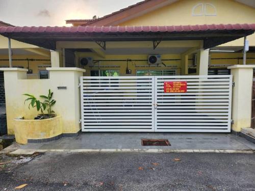 D’haja 61 Klia Sepang With 3 Airconds & Wifi in Banting, Malaysia