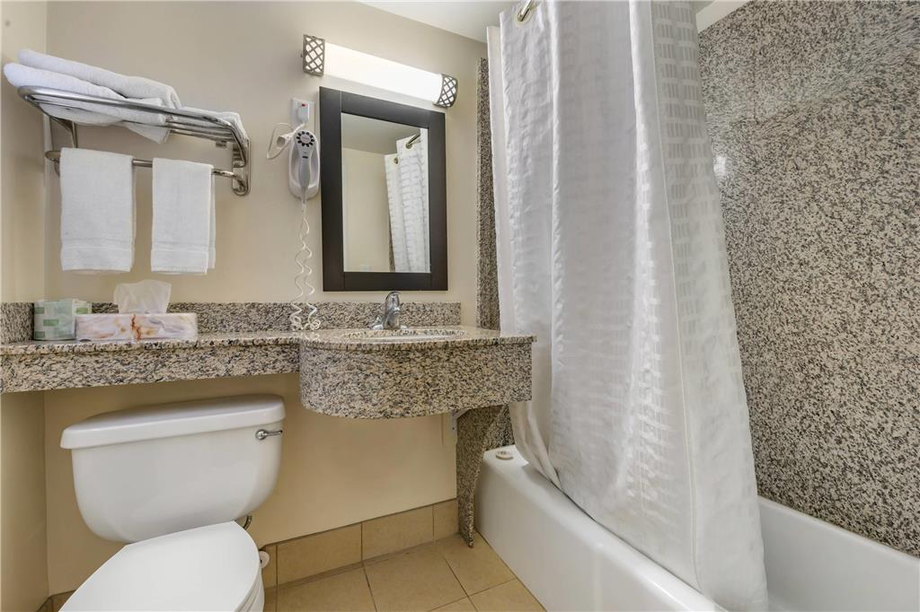 Econo Lodge Bellefonte I 99 - photo 18