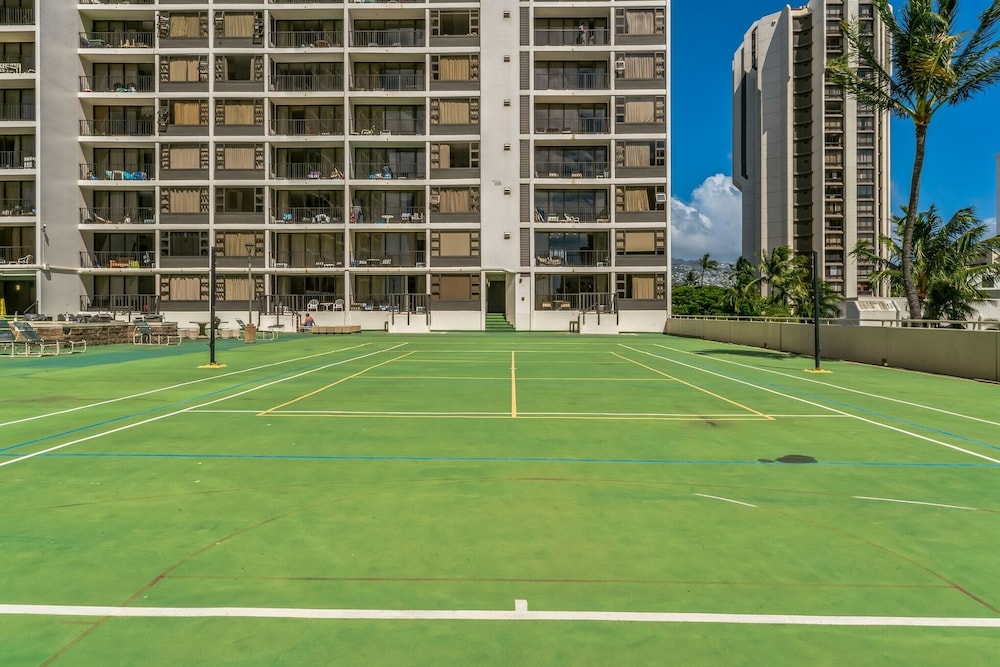 Deluxe Waikiki Condo Pool View FREE Parking & Wi Fi by Koko Resort Vacation Rentals - photo 20