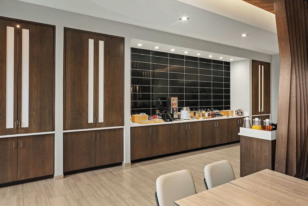 Springhill Suites BY Marriott Bettendorf - photo 27