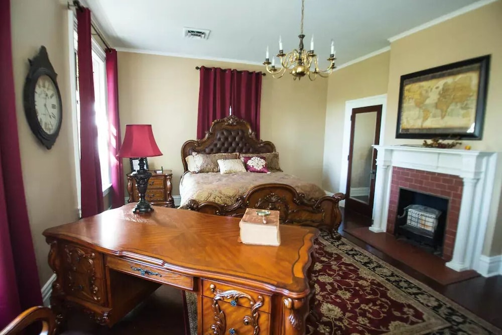 Huffman Manor Inn - photo 8