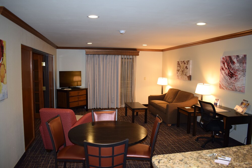 Best Western Wichita North Hotel and Suites - photo 25