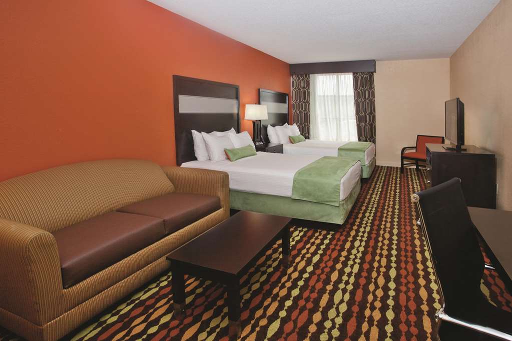 La Quinta Inn & Suites by Wyndham Florence - photo 12