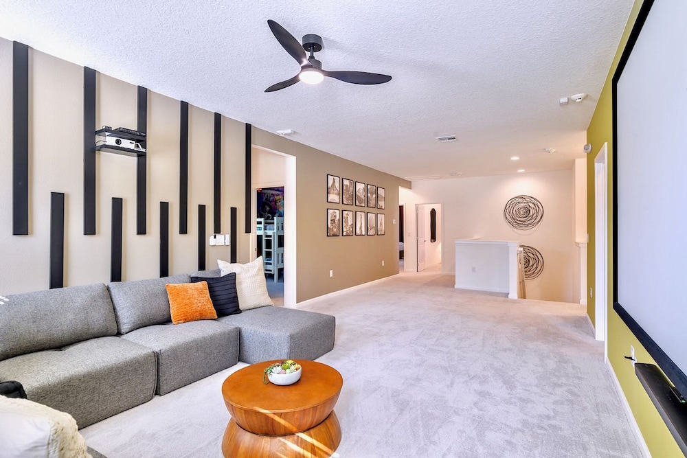 8BR Resort Home with Games Room and BBQ - photo 13