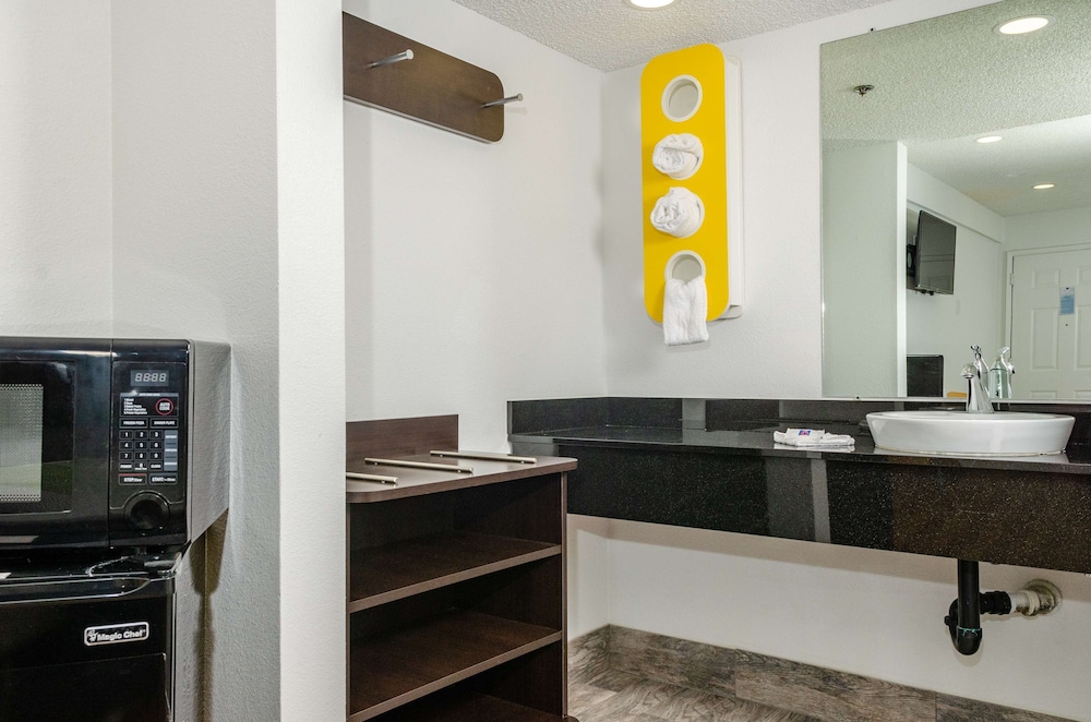 Studio 6 Fresno CA Extended Stay - photo 25