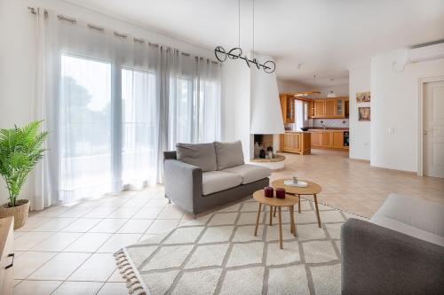 Vista Mare Blu House — 4-Star Luxury Hotel in Agioi Theodoroi, Greece
