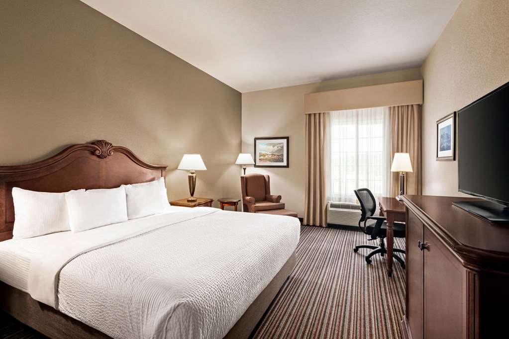La Quinta Inn & Suites by Wyndham Trinidad - photo 23