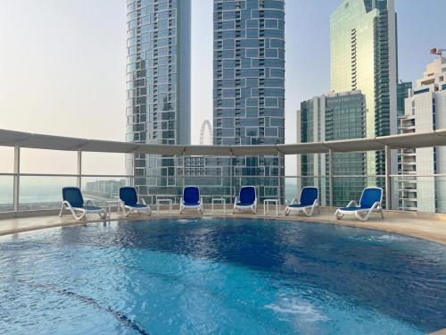 Cozy 2BHK Apartment Dubai Marina — 4-Star Luxury Hotel in Dubai, United Arab Emirates