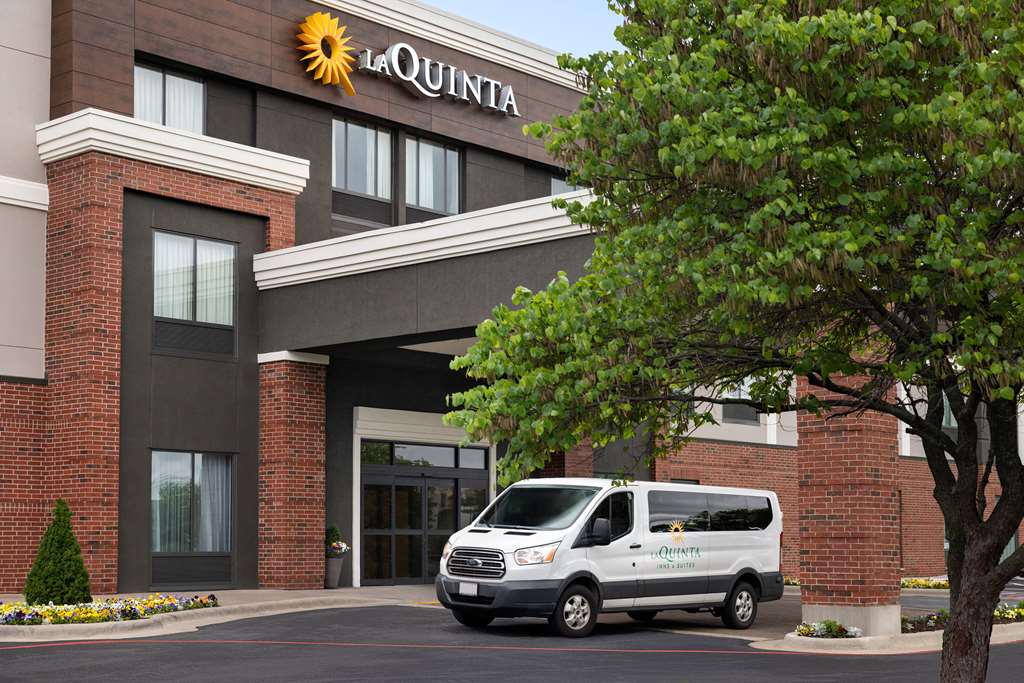 La Quinta Inn & Suites by Wyndham Springfield Airport Plaza - photo 41