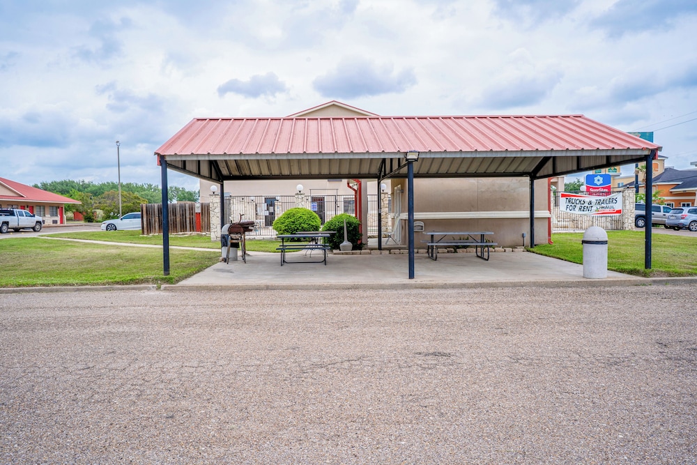 Texan Inn By Oyo Beeville Us 181 - photo 87