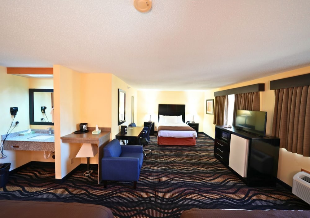 Rock Island Inn & Suites Streator IL - photo 27