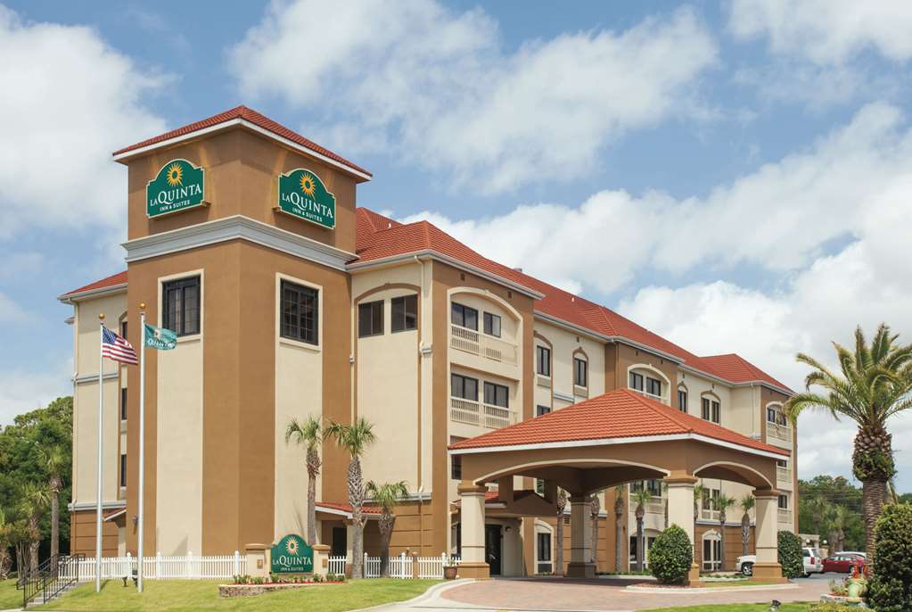 La Quinta Inn & Suites by Wyndham Fort Walton Beach - photo 4