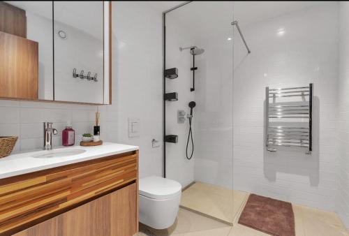 Premium Downtown Queen Apartment KARTULI