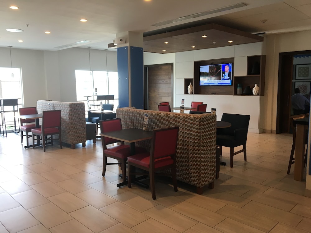 Holiday Inn Express & Suites Junction by IHG - photo 45