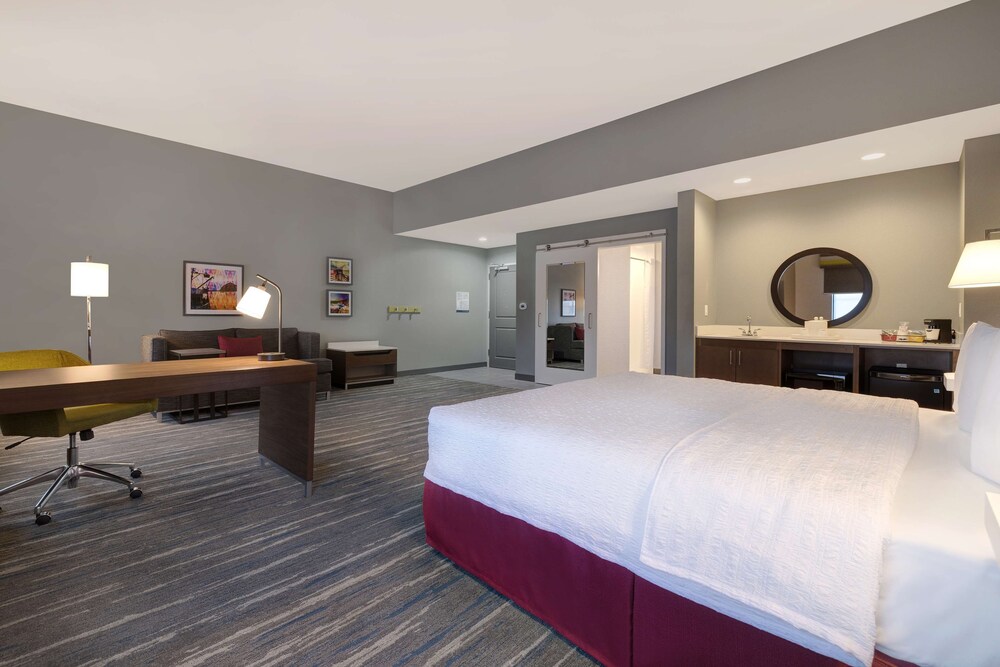 Hampton Inn & Suites by Hilton Marina - photo 21