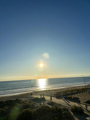 Hamptons @ Moana beachfront 3 bed apartment — 4-Star Luxury Hotel in Moana, Australia