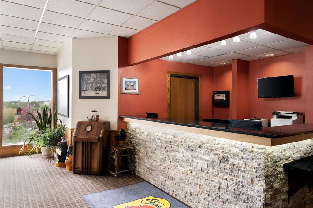 Super 8 by Wyndham Eveleth - photo 5