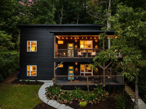 Luxury Cabin near Asheville and Black Mountain — 4-Star Luxury Hotel in Swannanoa, United States