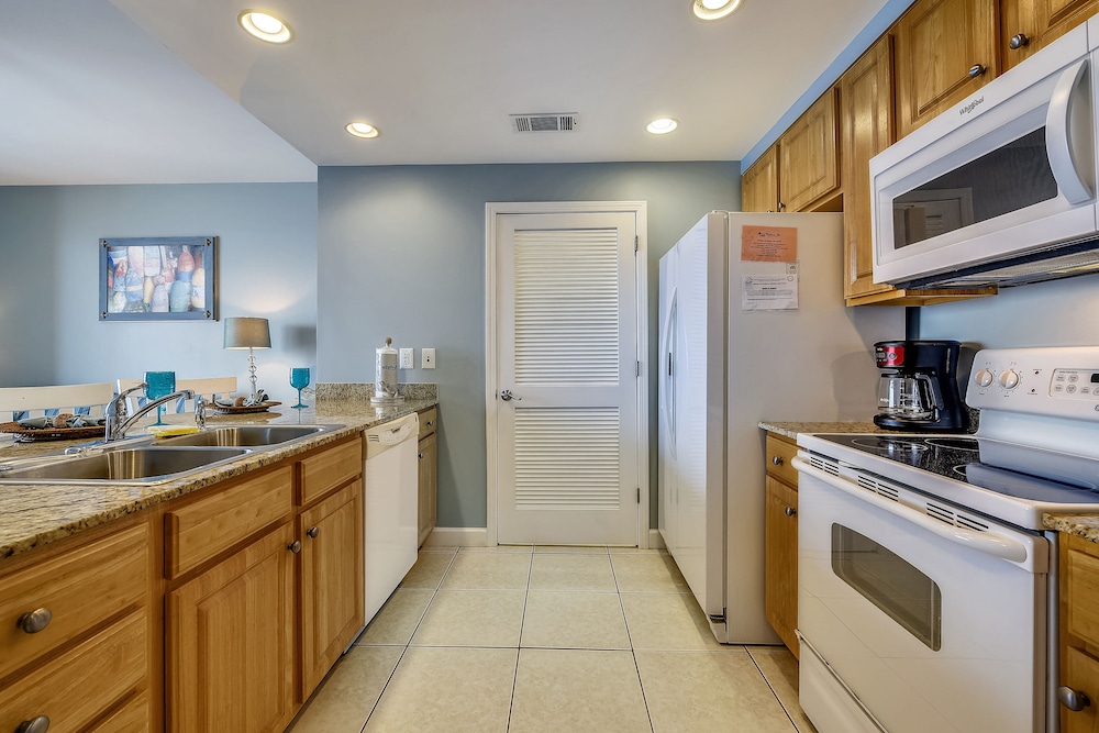 Splash Beach Resort by Book That Condo - photo 41