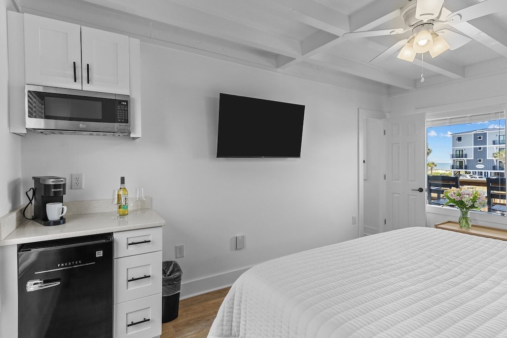 The Beach House at Oak Island by Carolina Resorts - photo 6