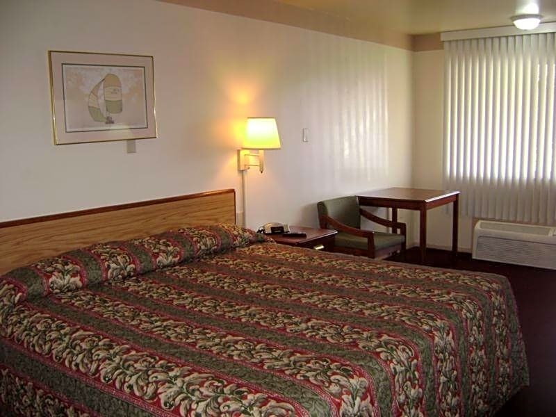 Tiffin Motel - photo 14