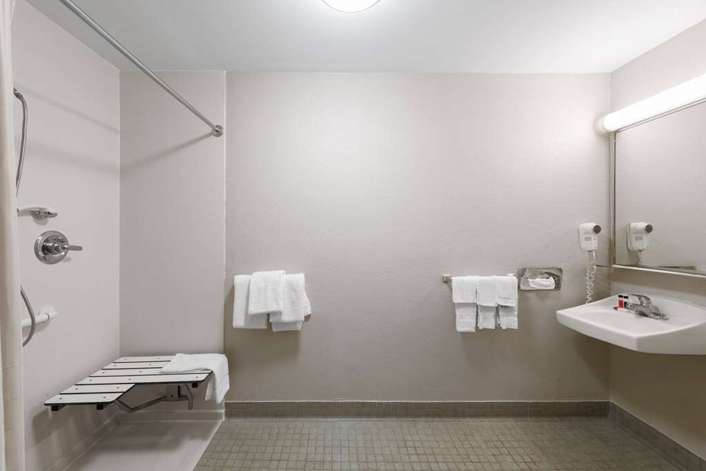 Days Inn by Wyndham Florence Near Civic Center - photo 18