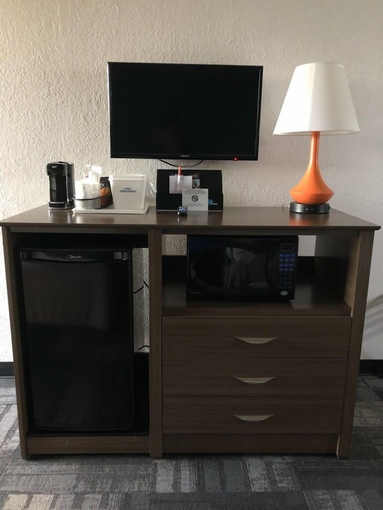 Howard Johnson by Wyndham Winter Haven FL - photo 30