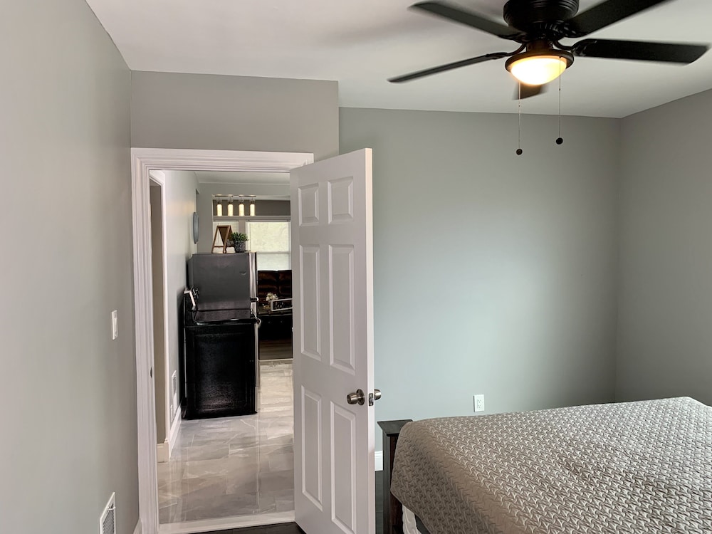 The Horseshoe Falls Villa 6BR Free Parking Minutes From Falls & Casino - photo 6