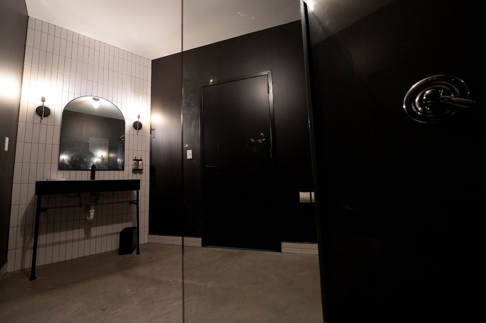 Arch and Cable Hotel - photo 26