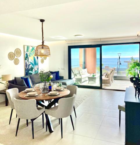 Luxury 3 Bedroom Apartment 300m from the Beach — 4-Star Luxury Hotel in Fuengirola, Spain