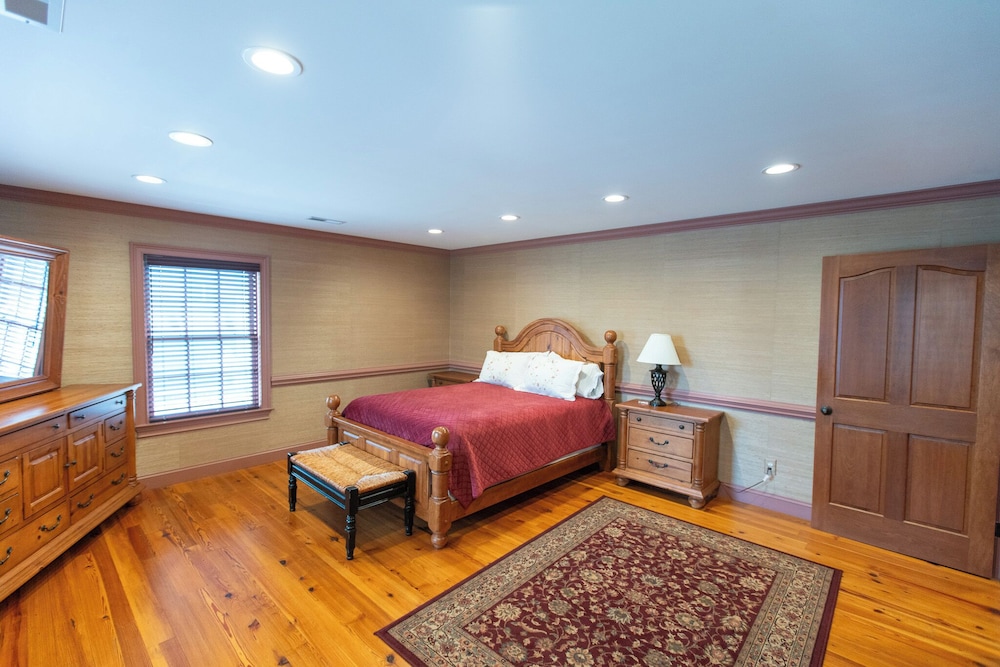 Howard's Creek Inn - photo 6